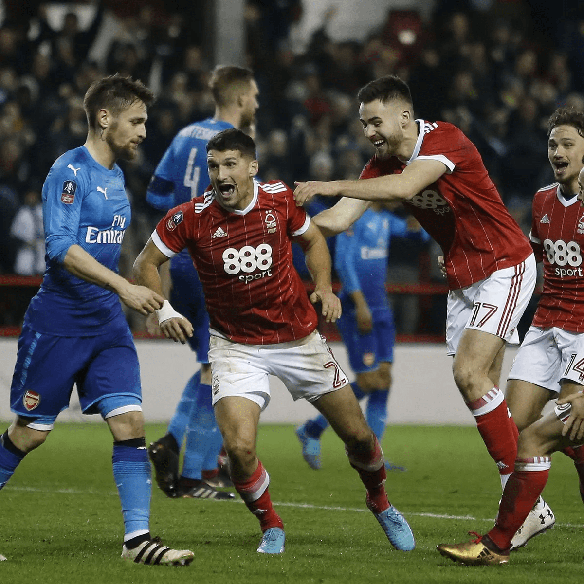 繁出现在 繁出现在